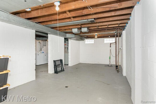Building Photo - 3340 Edgeworth St