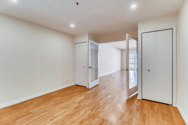 Building Photo - 250 President St