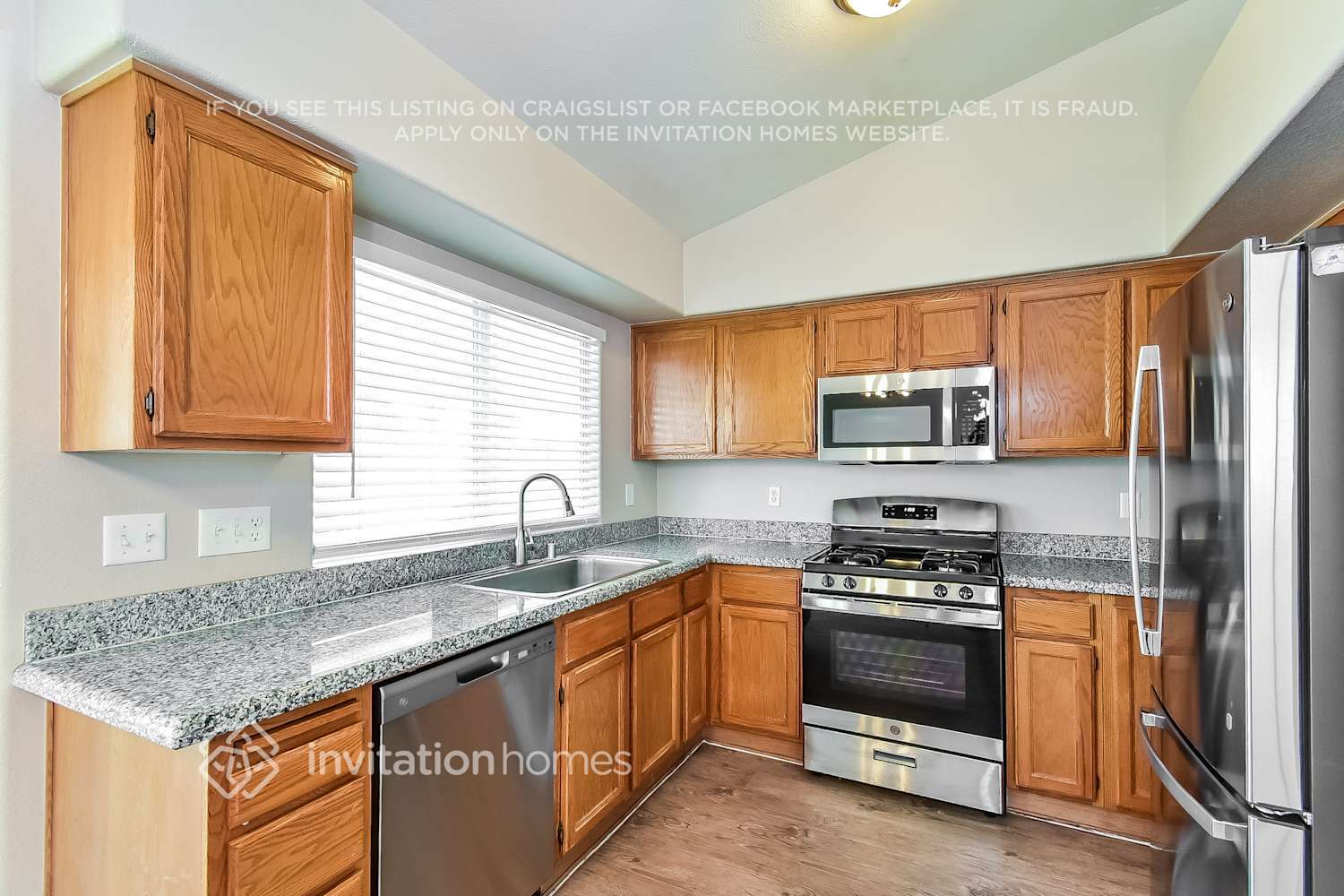 Building Photo - 8904 Chenin Ave