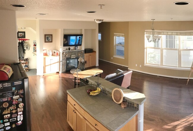 Building Photo - 632 NE Roydon Ln