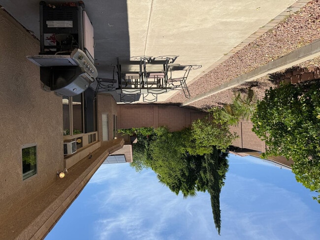 Building Photo - 1928 W Spur Dr