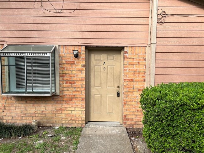 Building Photo - 8048 Sands Point Dr