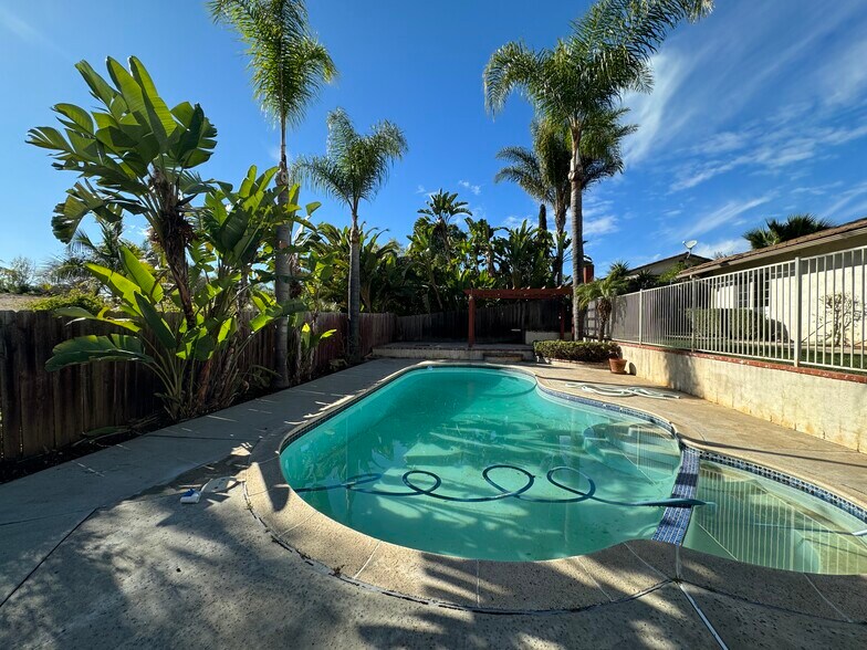 Building Photo - 1725 Hillcrest Ln