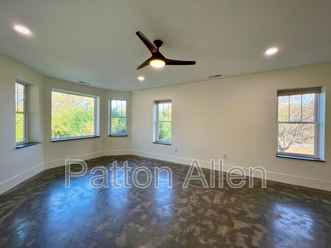 Building Photo - 21 Toxaway St