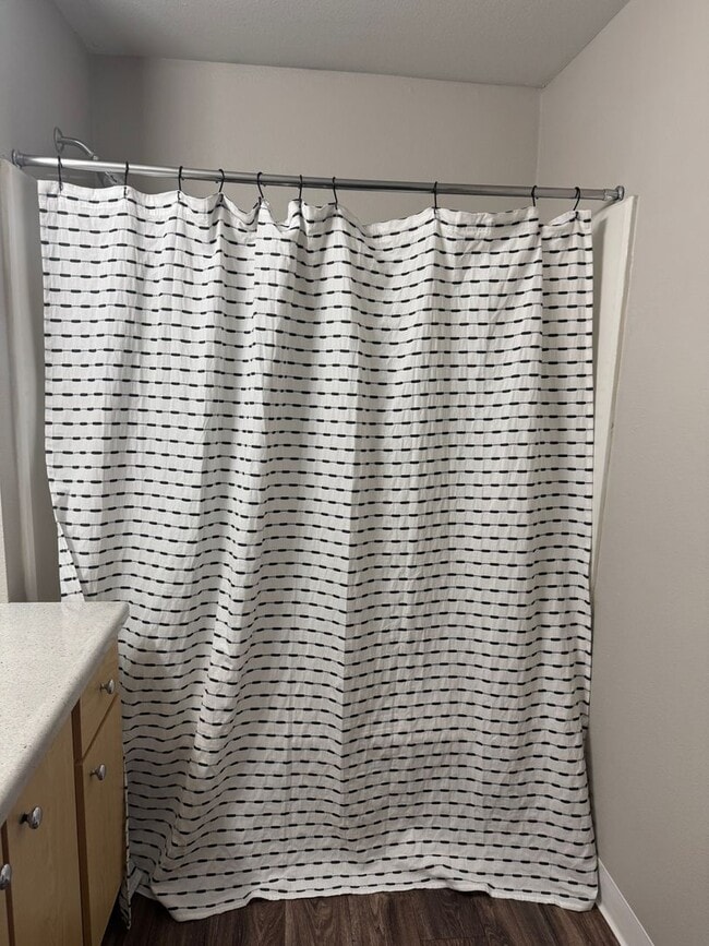 Building Photo - Life Just Got Better Come See For Yourself At Powell Court Apartments!!