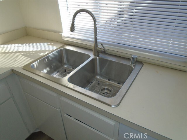 Building Photo - 9361 Shadowood Dr