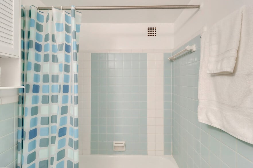 Building Photo - 2710 Macomb St NW