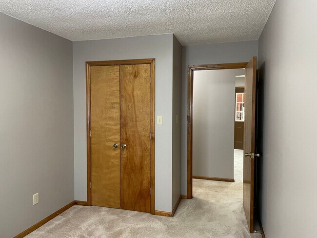 Building Photo - Three Bedroom Brick Ranch in Terrell with beach access to Lake Norman