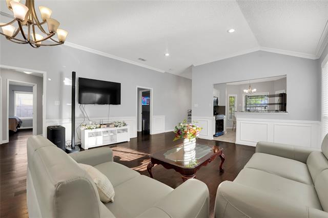 Building Photo - 2832 Claremont Dr