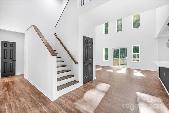 Building Photo - 114 Cotswold Ct