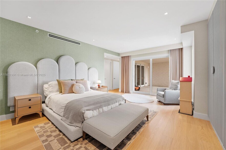 Building Photo - 5242 Fisher Island Dr