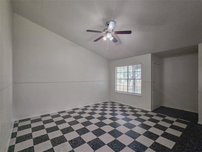 Building Photo - 626 Greenlawn Blvd