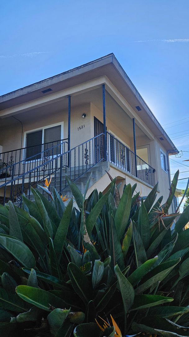 Building Photo - 210901