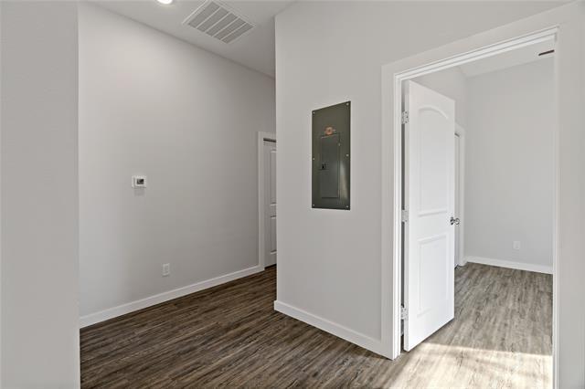 Building Photo - 1411 10th St NE