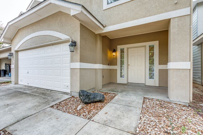 Building Photo - BEAUTIFUL 3-BEDROOM HOME NEAR MEDICAL CENTER