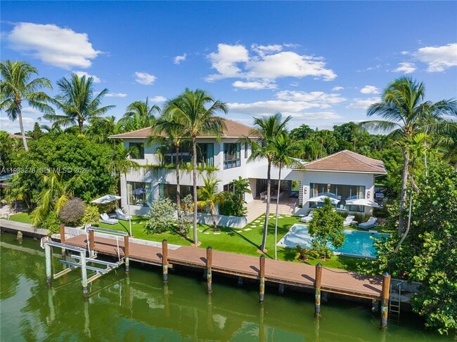 Building Photo - 1200 NE 87th St