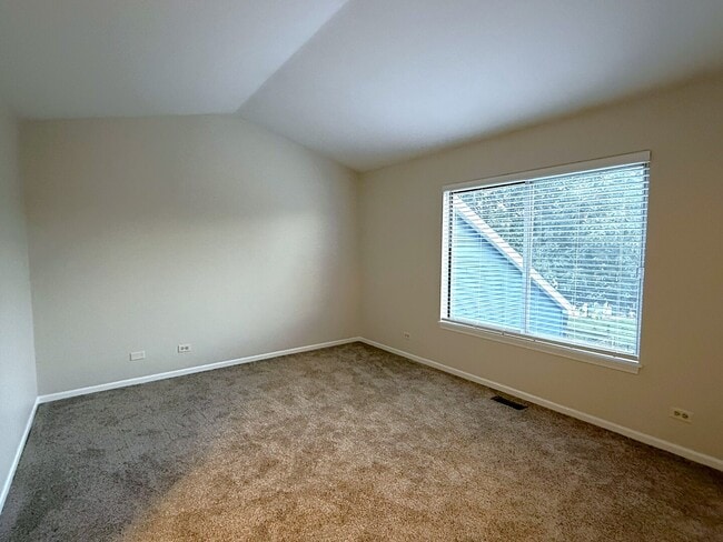 Building Photo - 800 Stanford Ln