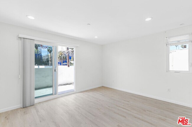 Building Photo - 1409 N Hobart Blvd
