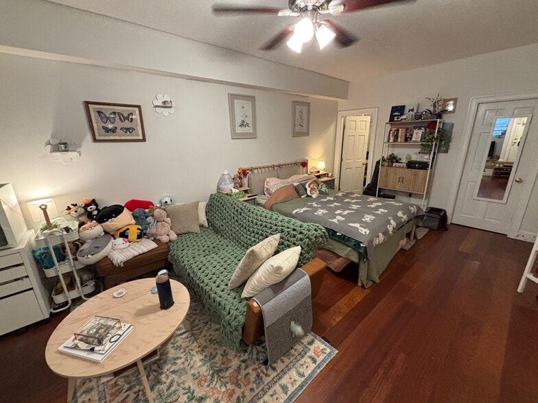 Building Photo - 8 Grove St