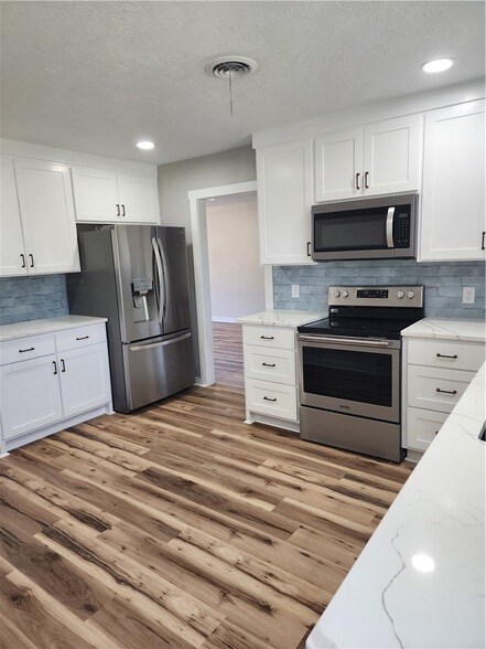 Building Photo - 12877 E State Hwy 21