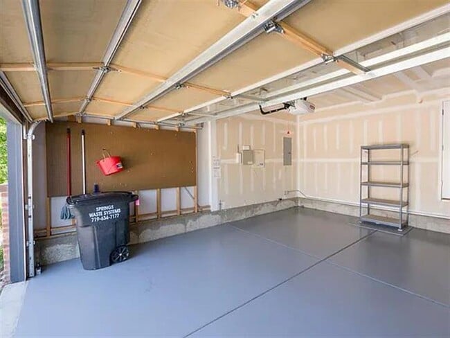 Building Photo - BEST CLASS