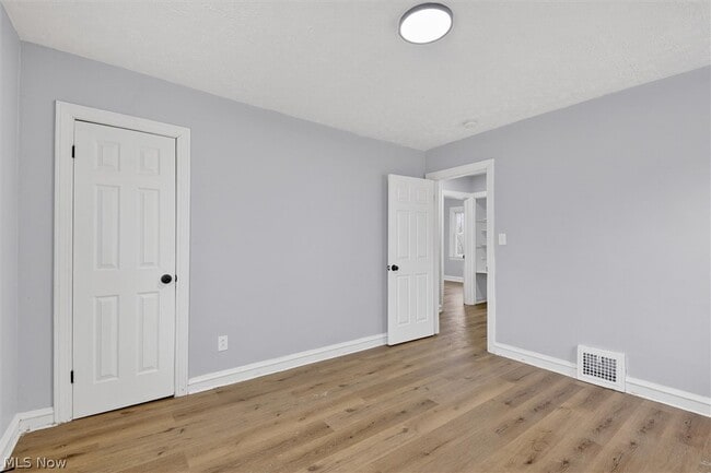 Building Photo - 231 E 210th St