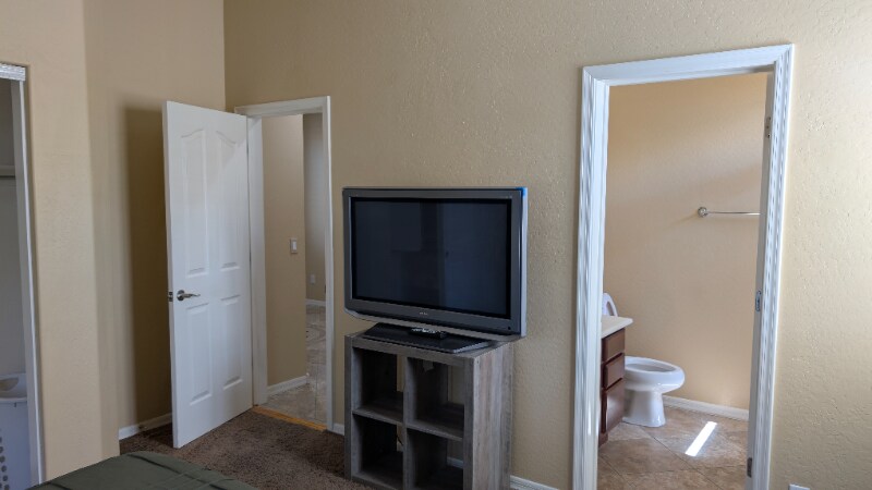 Building Photo - 1732 W Aloe Vera Dr
