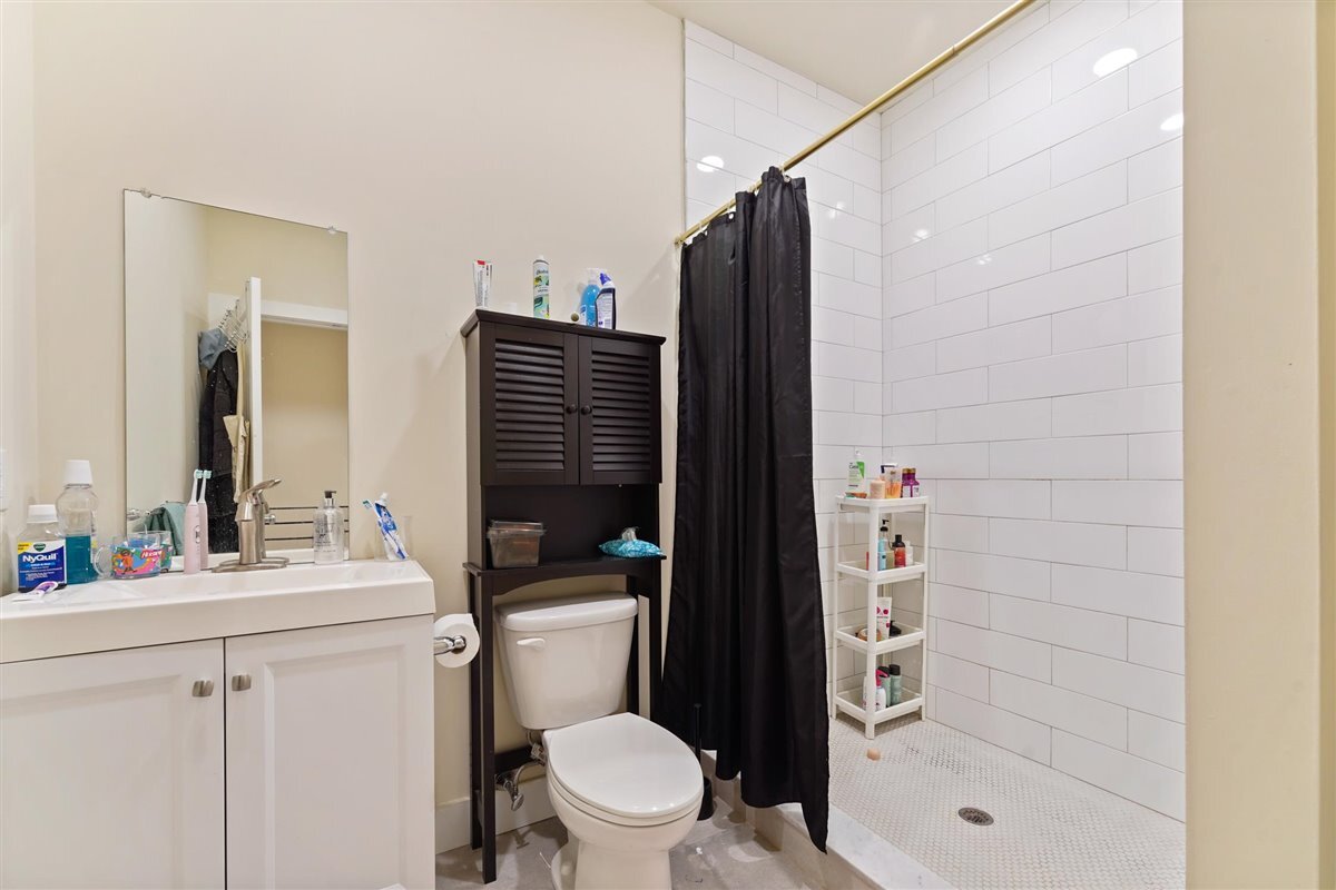 Building Photo - 1945 N Gratz St