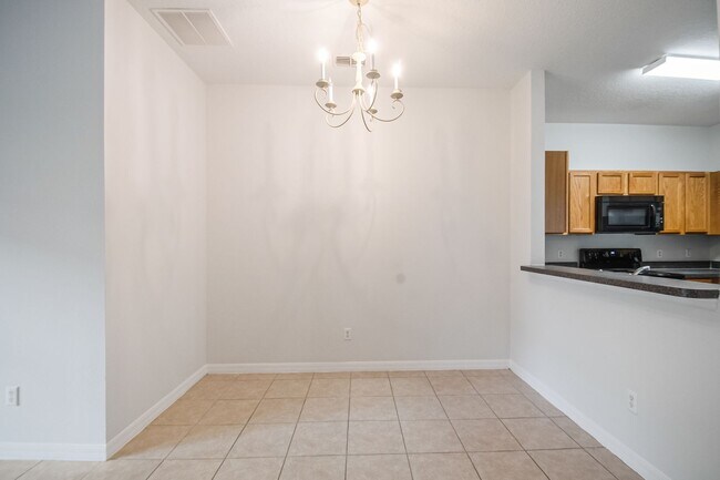 Building Photo - Spacious 3/2 Condo in the Gated Oakwater Community with Single Car Garage! Brand new carpets and ...