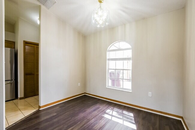 Building Photo - 2391 Sweetwater Blvd