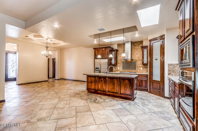 Building Photo - 14213 Meadow Lake Ave