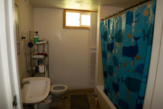 Building Photo - 414 S 12th Ave