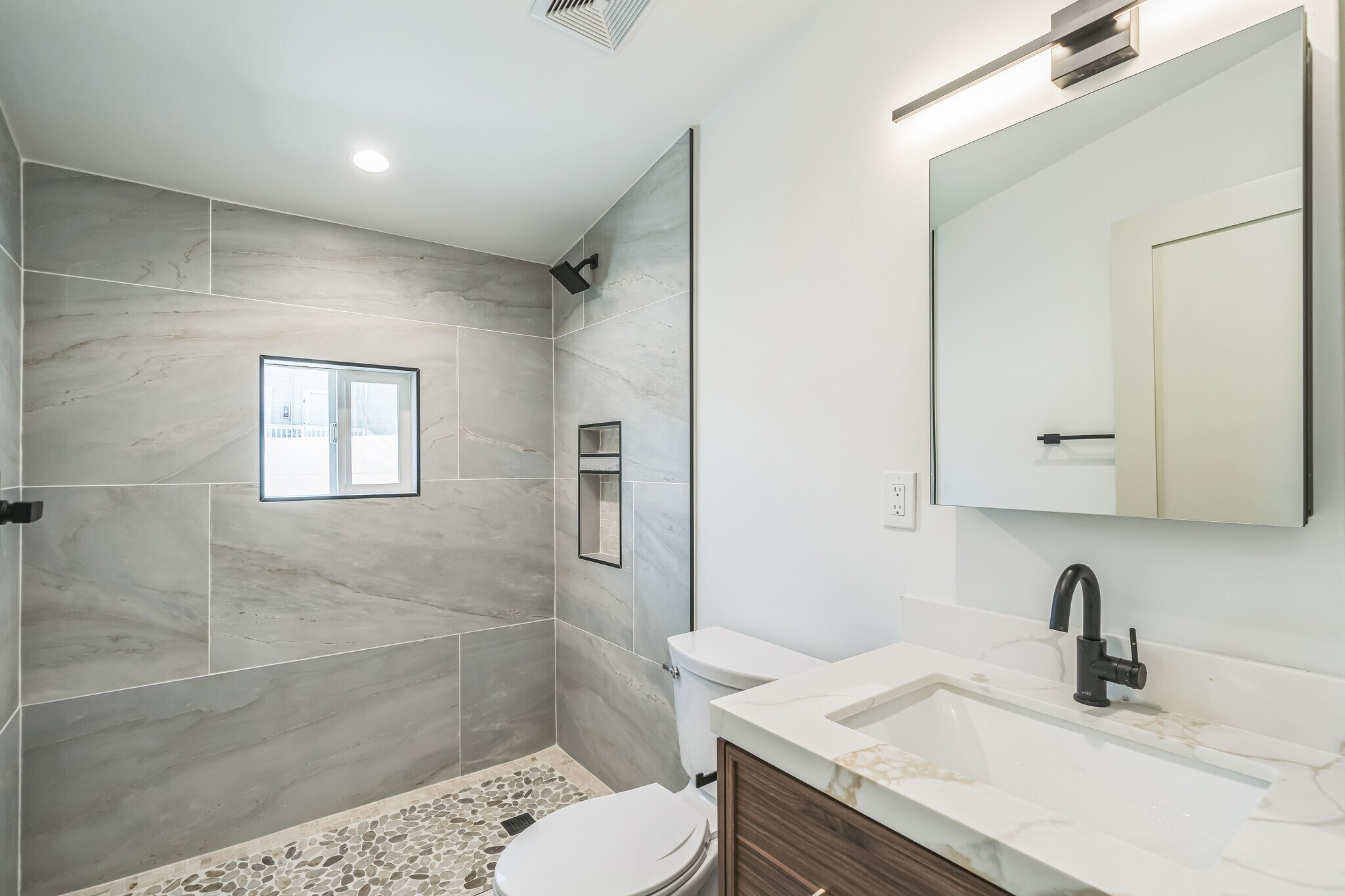 Building Photo - 937 Las Juntas St