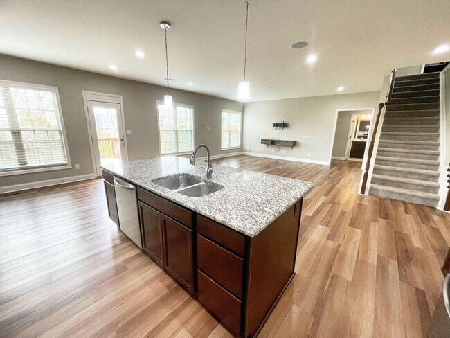 Building Photo - Gorgeous Newer Construction Home!