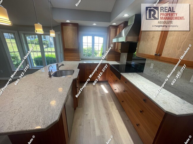 Building Photo - Beautiful 4 Bedroom Condo