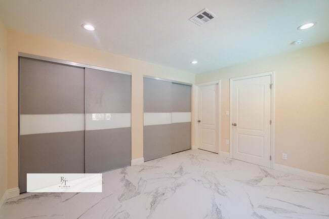 Building Photo - Stunning Remodeled Home in Walnut Valley U...