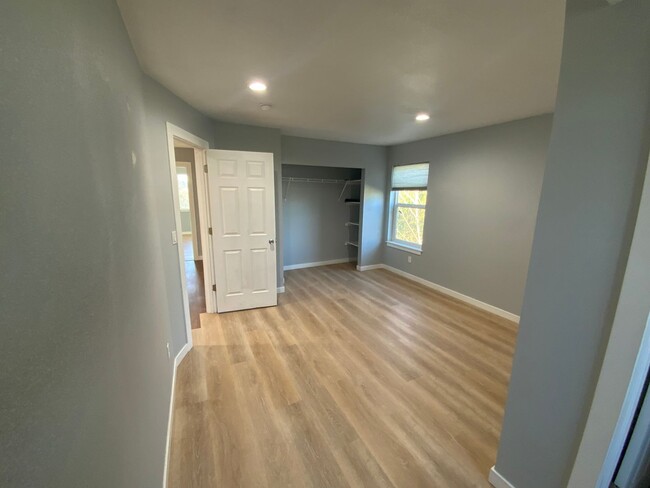 Building Photo - Newly Remodeled Tacoma Gem - Big and Spaci...