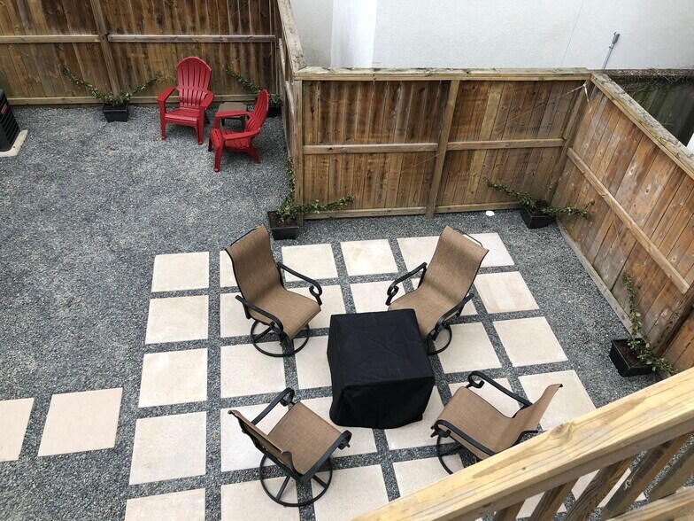 Perfect outdoor space for entertaining friends and family - 1712 Blodgett St