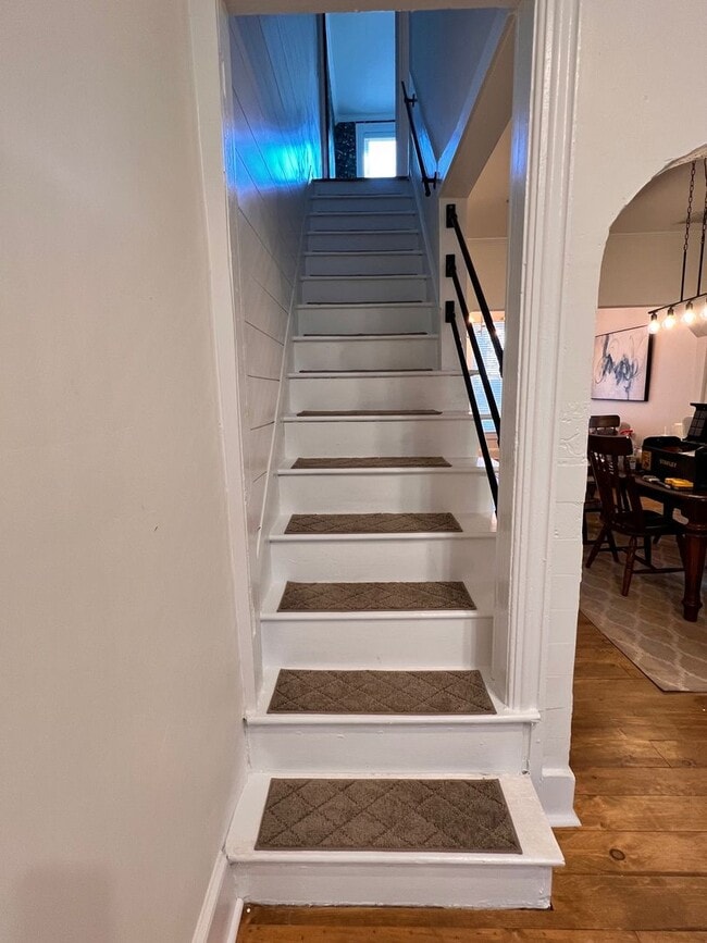 Building Photo - Modern Townhome 2bd/1ba