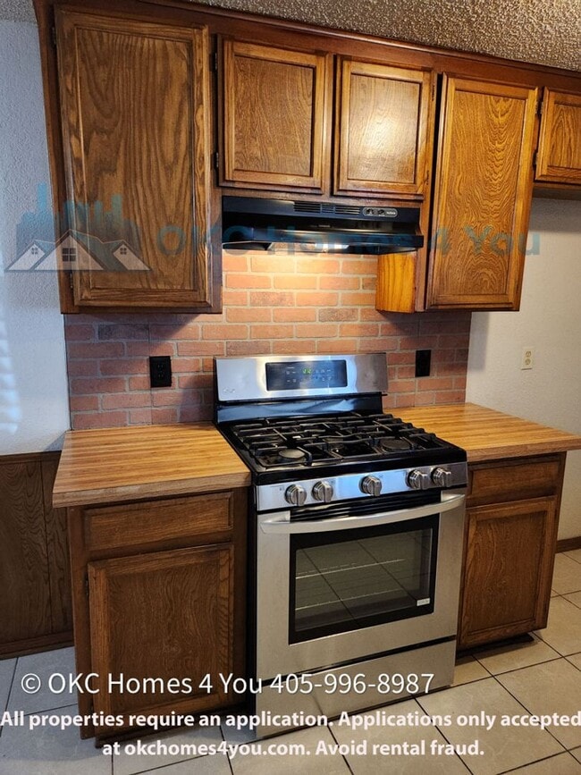 Building Photo - NW OKC 2 Bed Duplex! 25% Move-in Discount ...