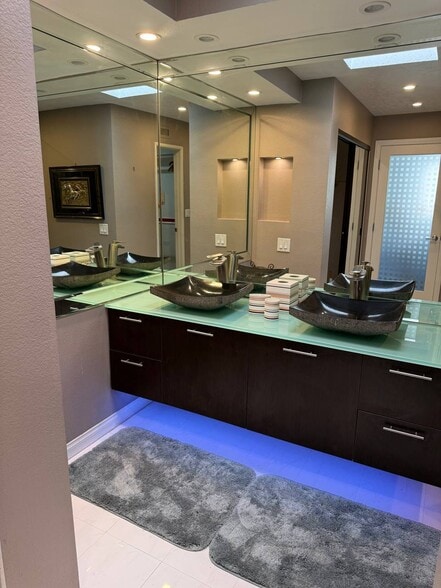 Building Photo - 21620 Burbank Blvd