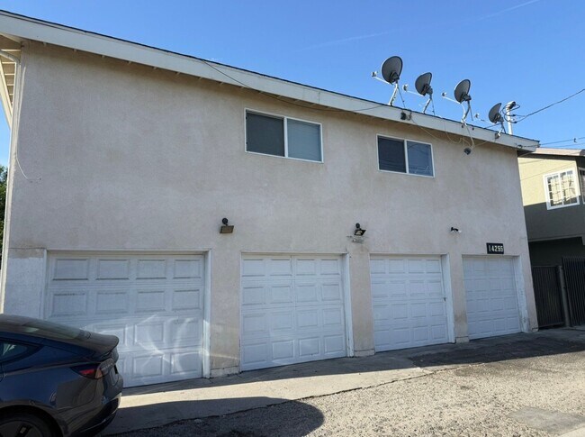 Building Photo - 14259 Roscoe Blvd