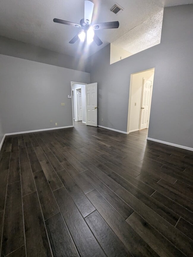 Building Photo - 827 Coral Tree Pl