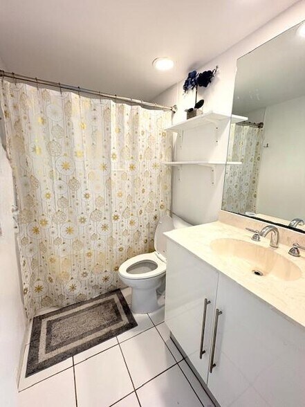 Building Photo - 3001 S Ocean Dr