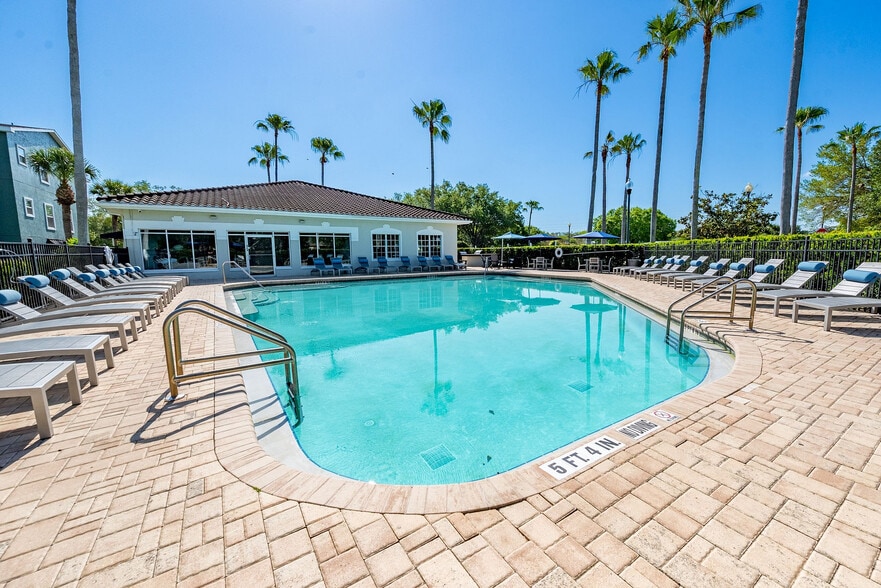 Building Photo - Oviedo Grove