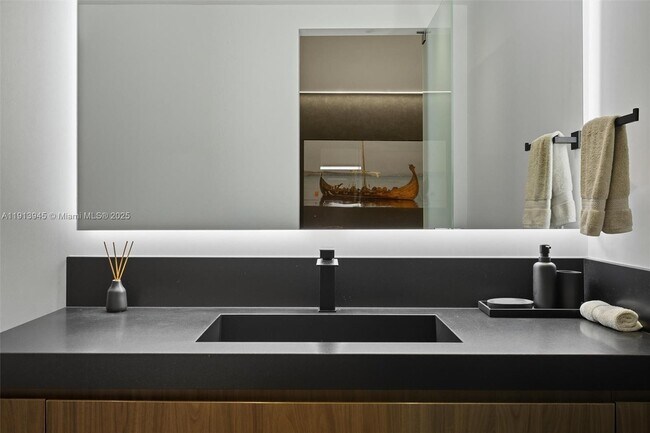 Building Photo - 2301 Collins Ave