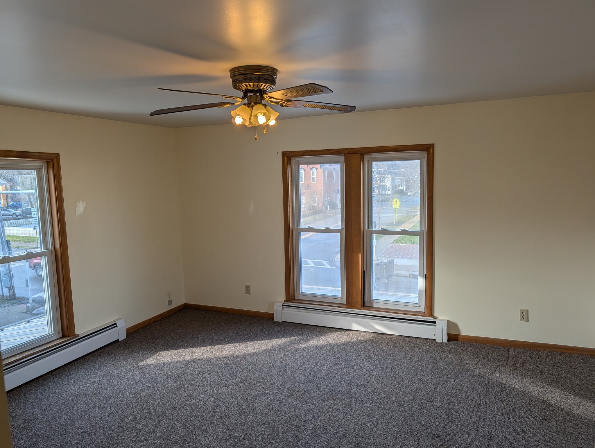 Building Photo - 129 Main St