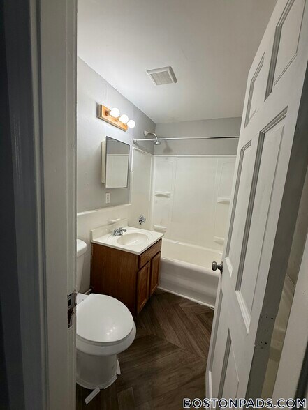 Building Photo - 44 Estes St