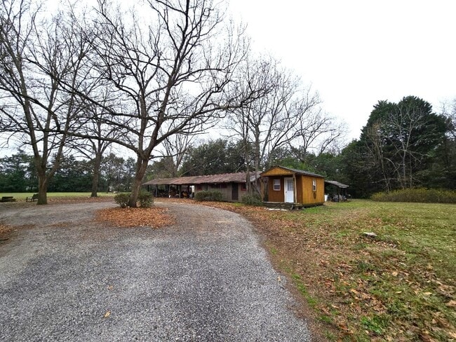 Building Photo - 2370 Wedgefield Rd