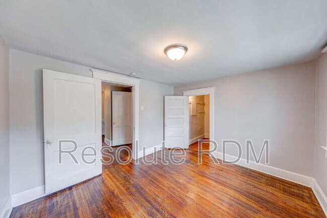Building Photo - 110 N Riley Ave
